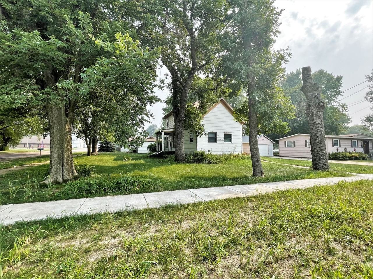 451 N Juniper Ave - Photo 2 of 17