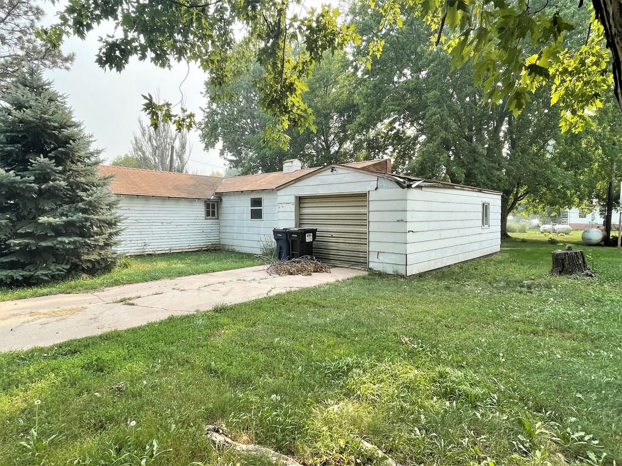 451 N Juniper Ave - Photo 3 of 17