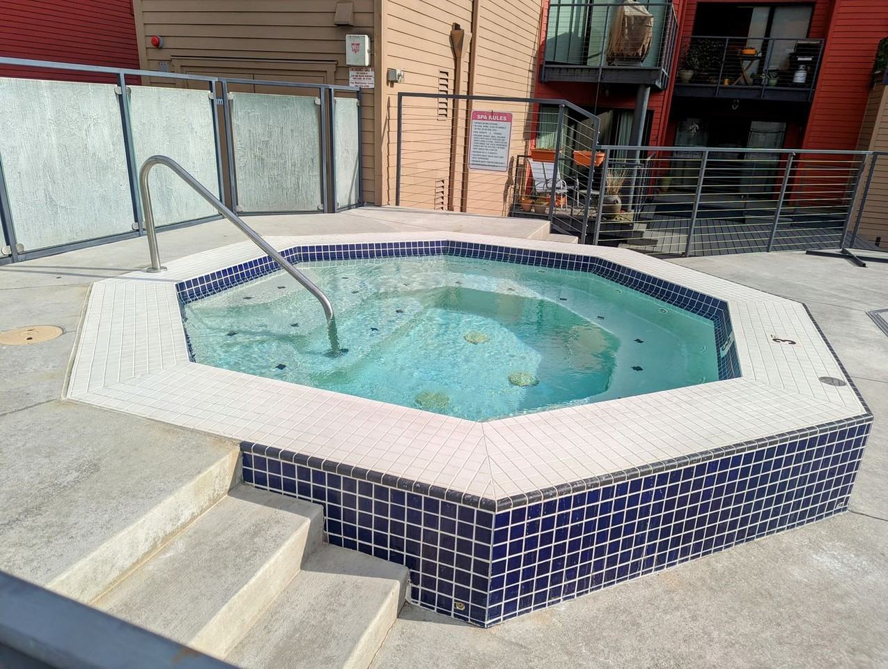 710 Nw Naito Pkwy #C19 - Photo 2 of 9