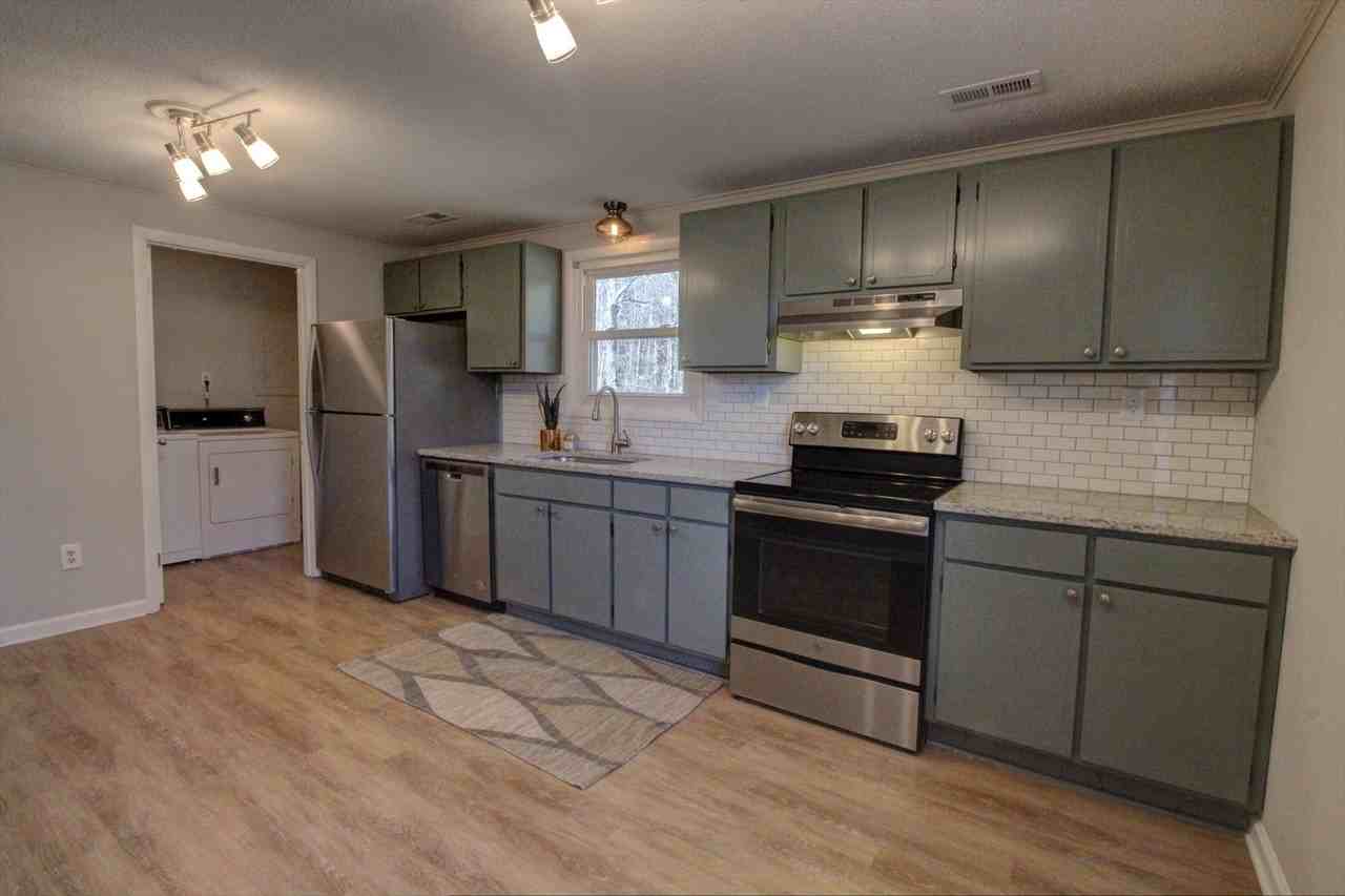 2530 Glenbrook Dr - Photo 2 of 13
