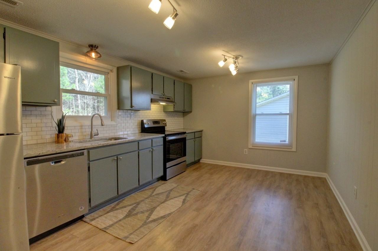 2530 Glenbrook Dr - Photo 4 of 13