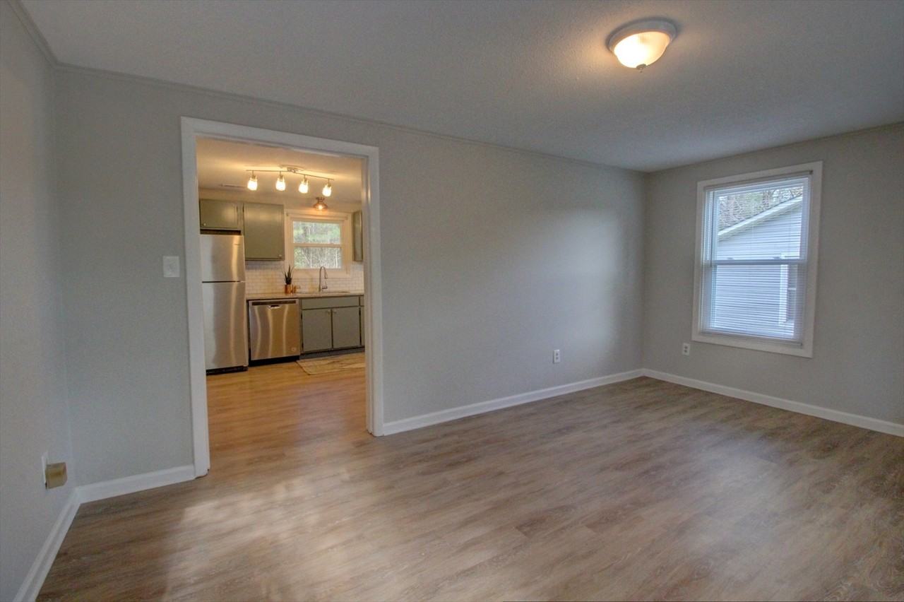 2530 Glenbrook Dr - Photo 6 of 13