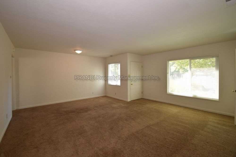 136 Mabry Way - Photo 3 of 10