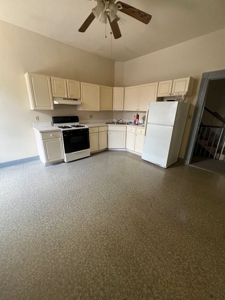 205 E High Street - Photo 3 of 19