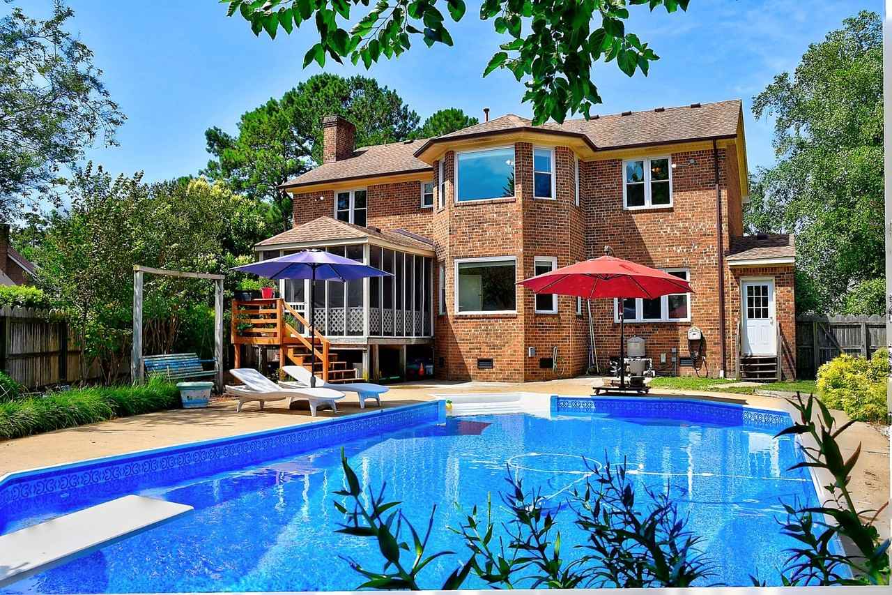 1204 Hartford Ct - Photo 3 of 41