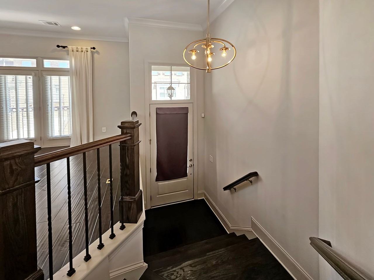 2142 Coventry Dr - Photo 4 of 50