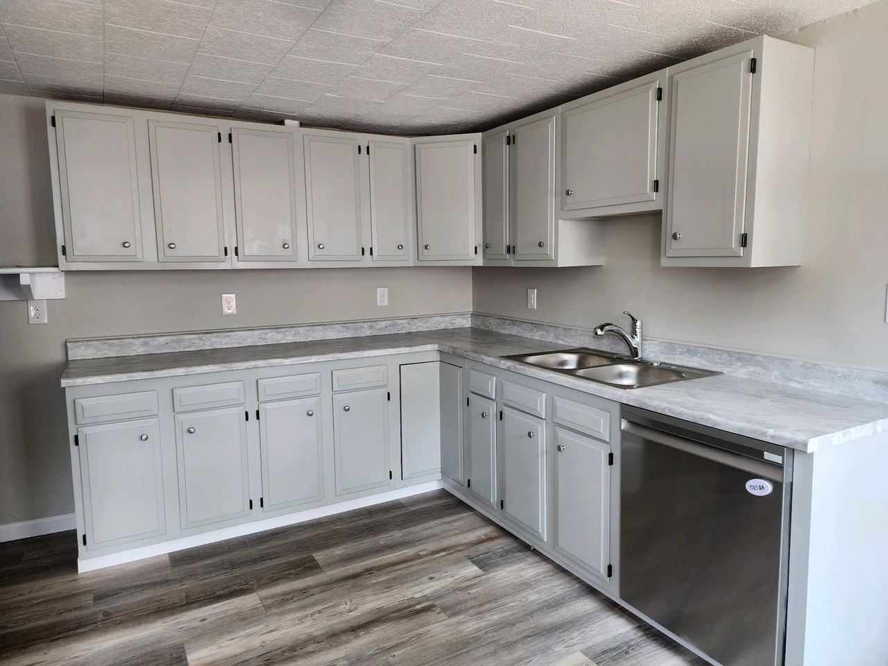 125 E Utica St - Photo 2 of 22