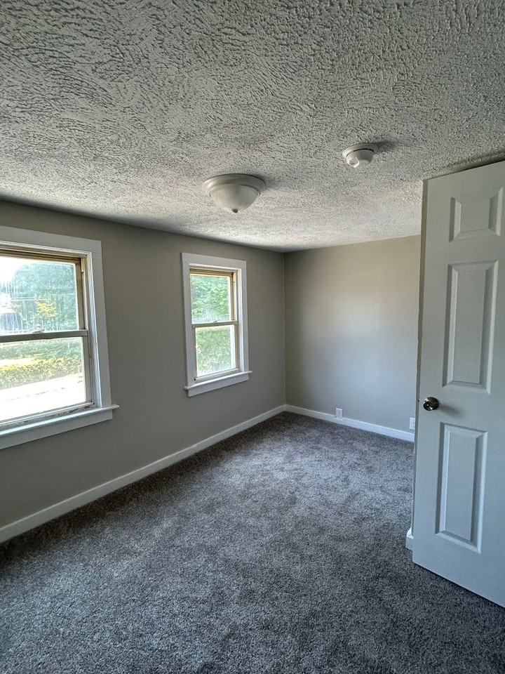 125 E Utica St - Photo 5 of 22