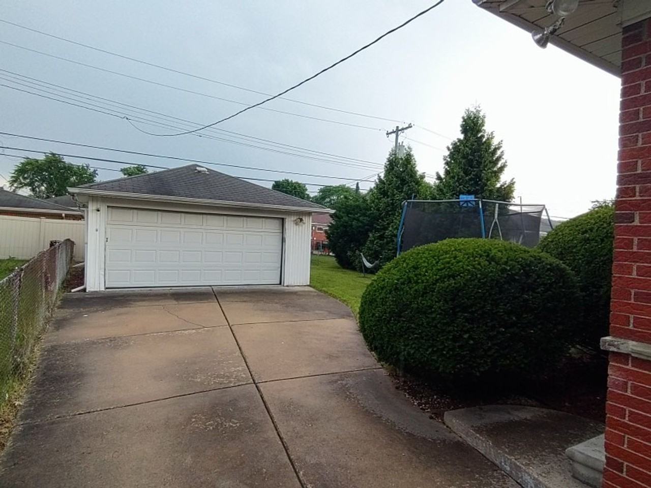 17696 Veronica Ave - Photo 5 of 39