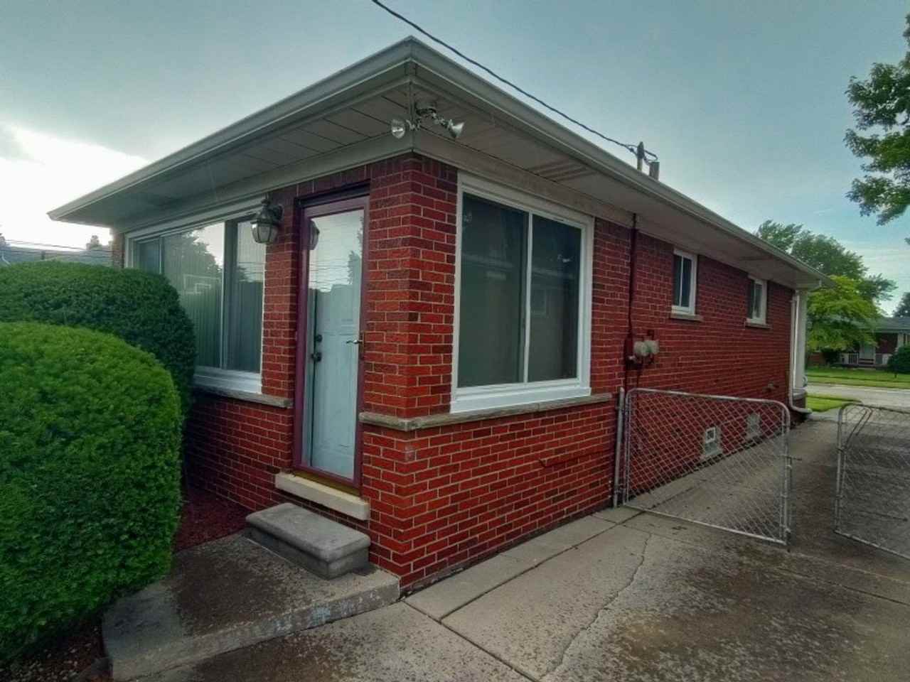 17696 Veronica Ave - Photo 6 of 39