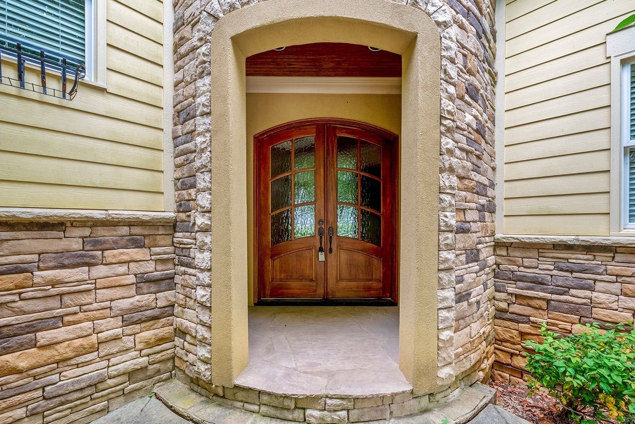 2501 Shadow Hills Ct - Photo 2 of 35