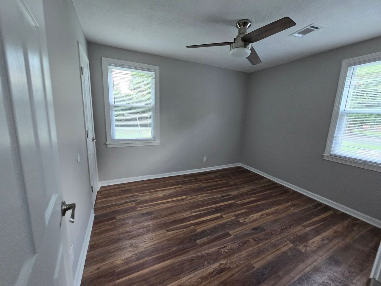 855 Forsythe St - Photo 2 of 8