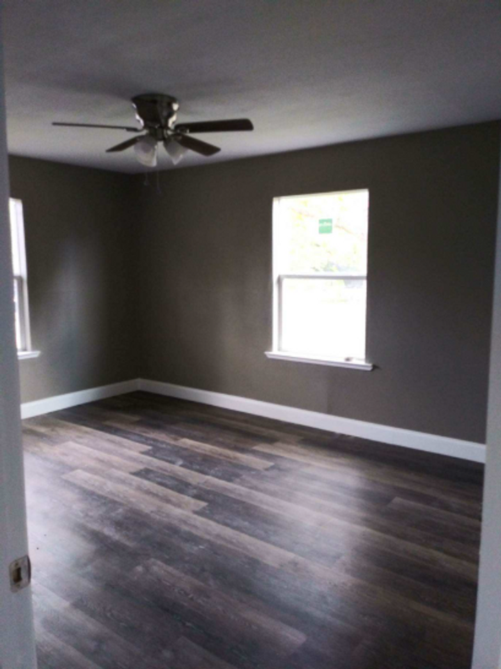 1126 Park Cir - Photo 3 of 16