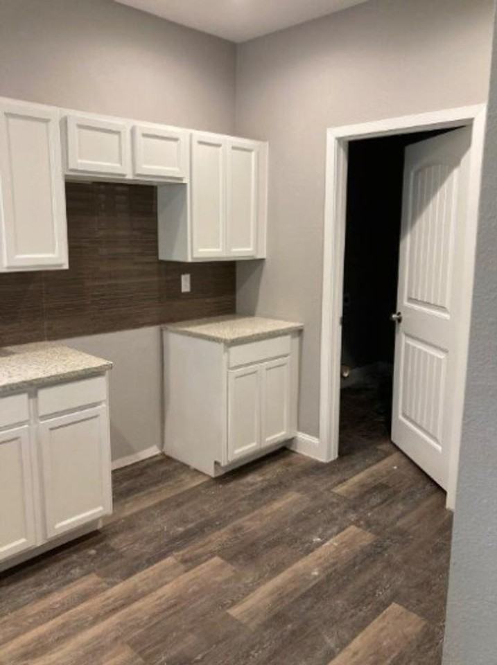 721 E Gandy St - Photo 2 of 10