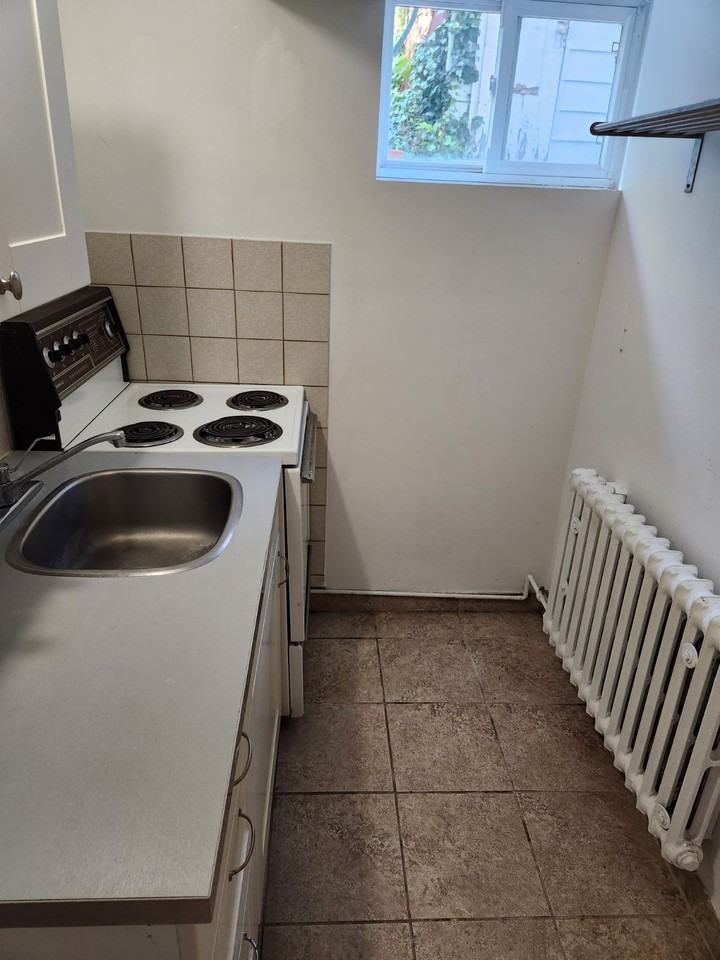 7 High Park Blvd - Photo 4 of 12