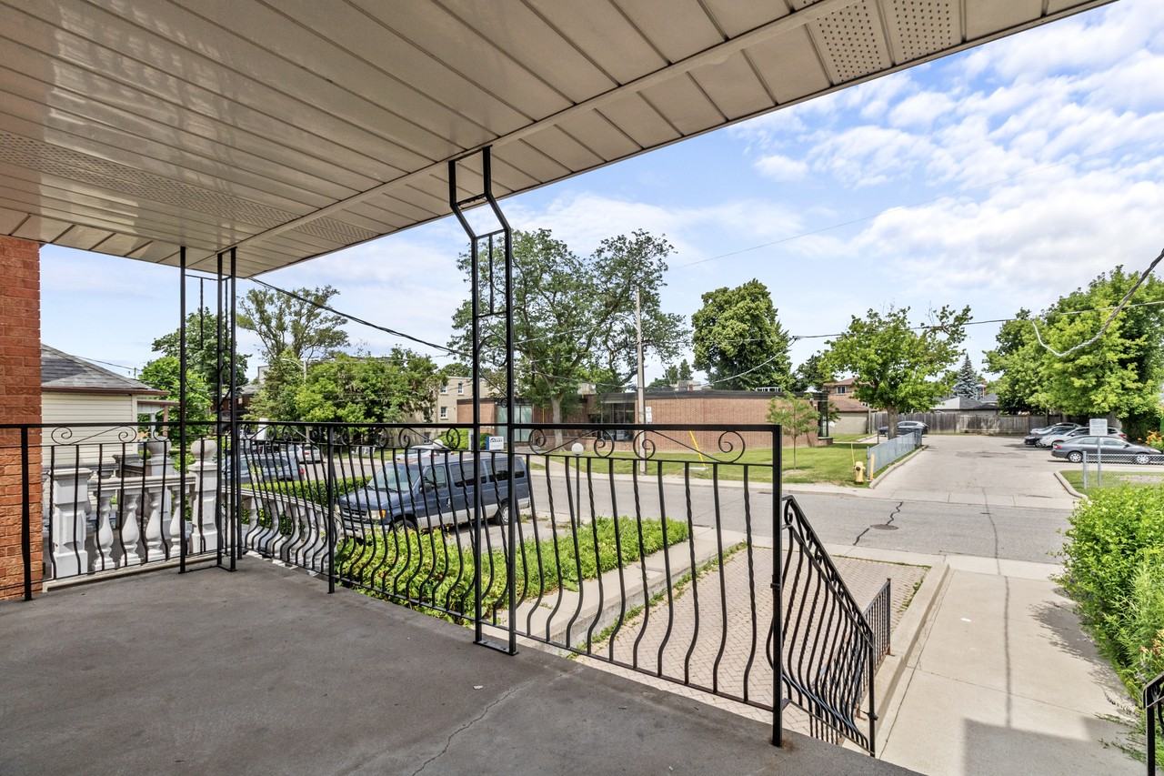 115 Trowell Avenue - Photo 2
