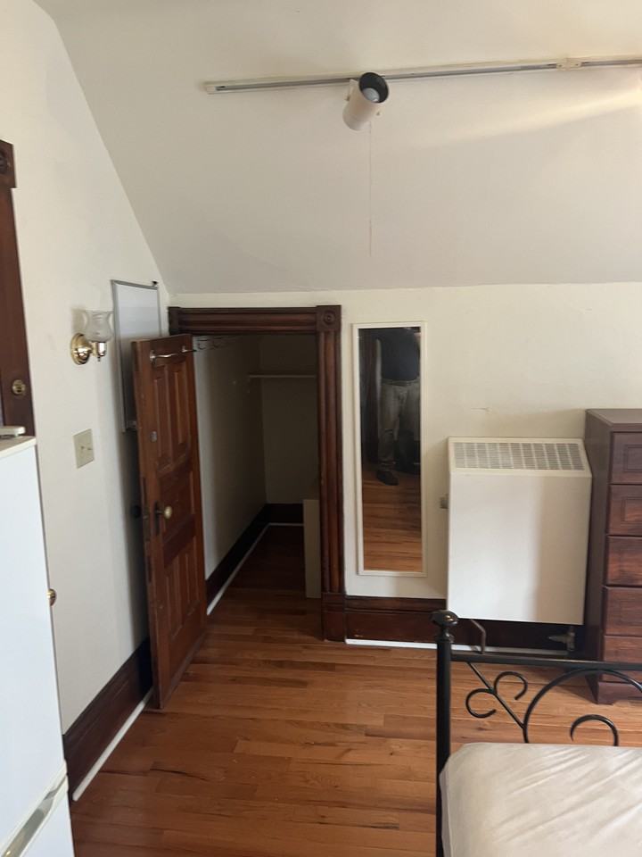 407 Wisconsin Ave #9 - Photo 5 of 15