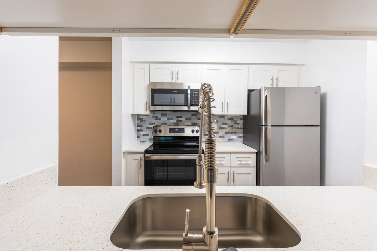 Fisherman's Landing Apartment Homes - Photo 3 of 26