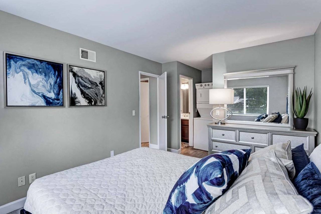 Ridgewood Apartments - Photo 3 of 20