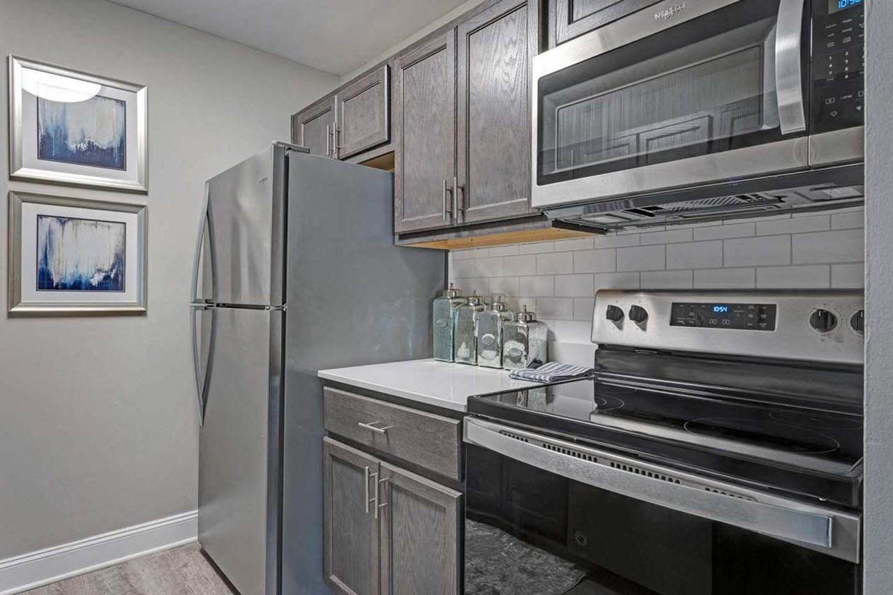 Ridgewood Apartments - Photo 6 of 20