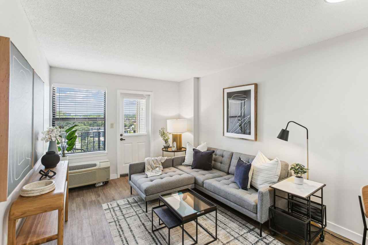 200 Webster - Photo 3 of 50