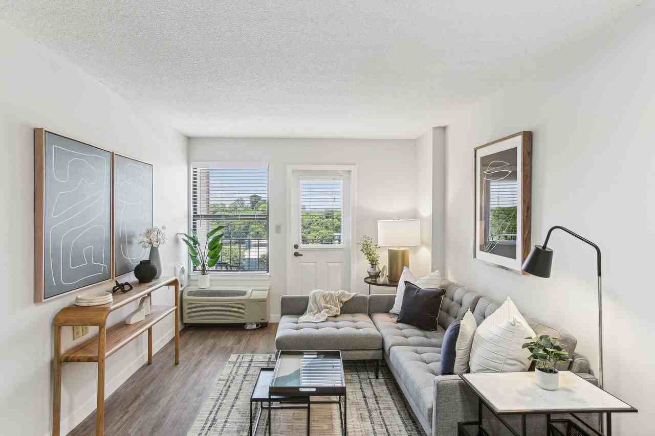 200 Webster - Photo 5 of 50