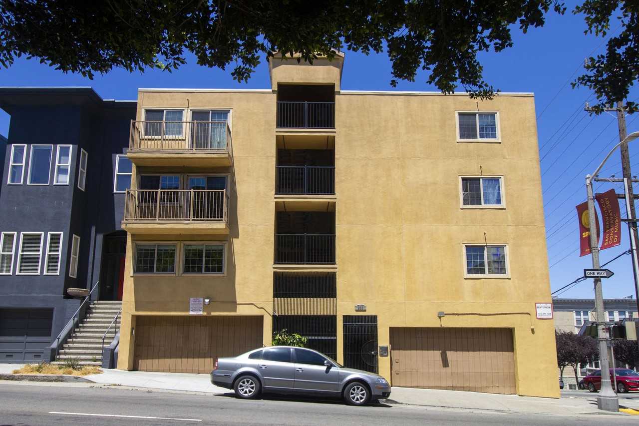 600 Oak Street - Photo 2 of 5