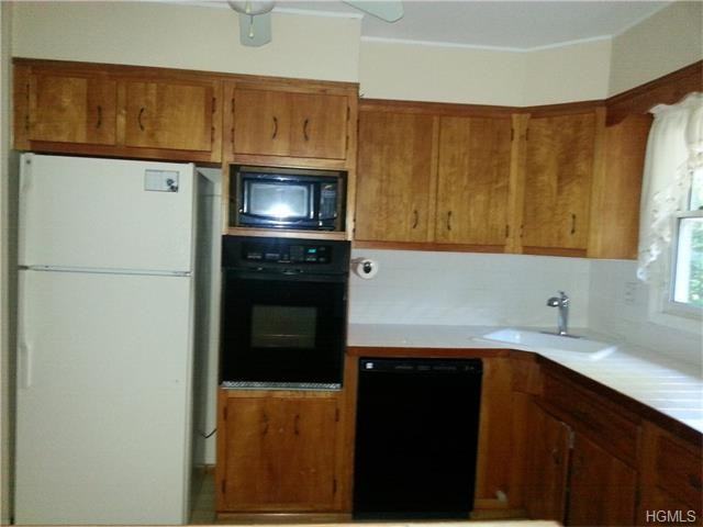 16 Young St - Photo 3 of 9