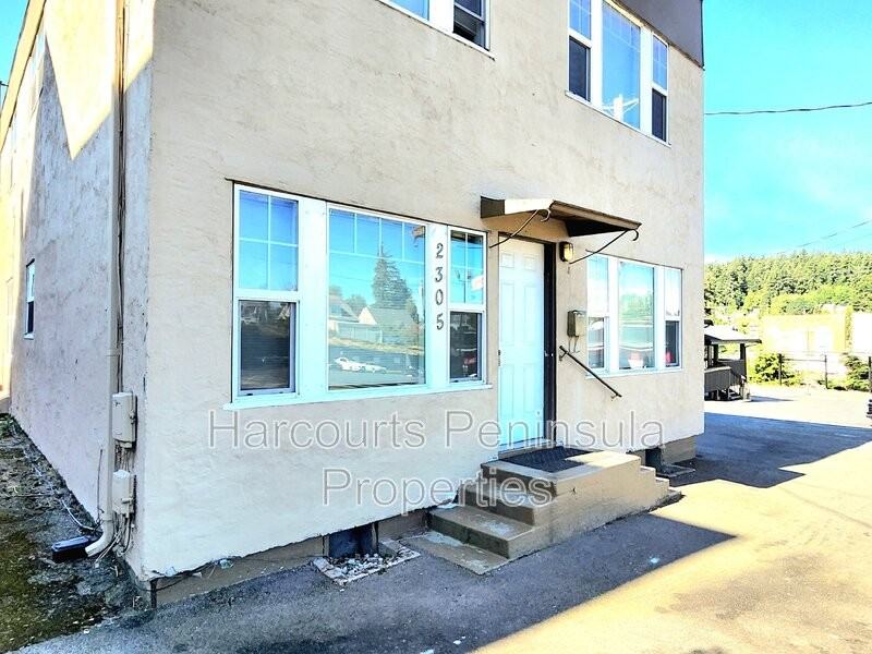 2305 6th St #A - Photo 7 of 9