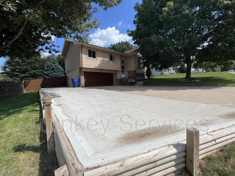 405 Fort St - Photo 2 of 21