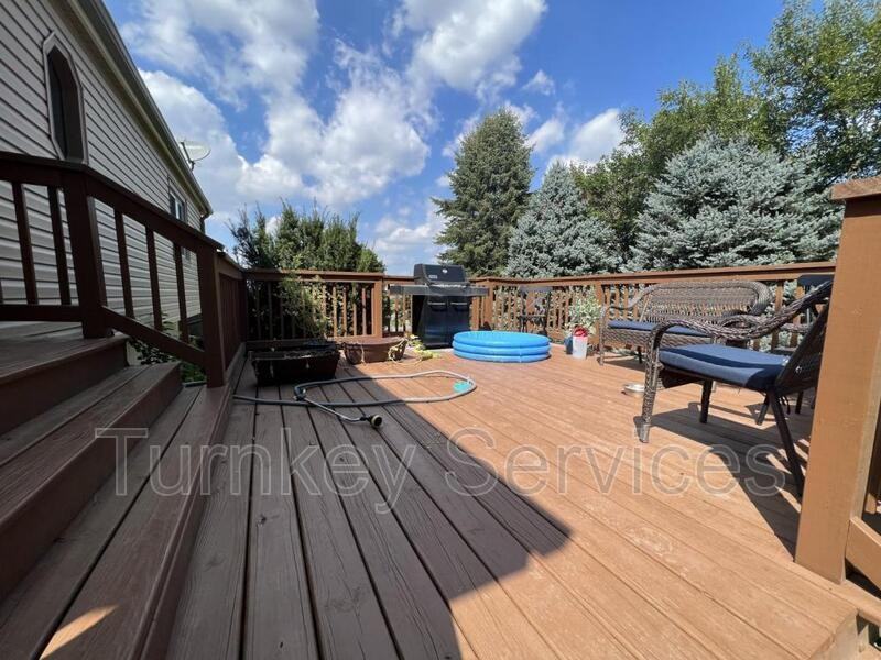 405 Fort St - Photo 3 of 21