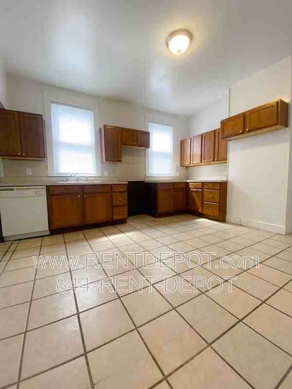 825 E Gum St - Photo 3 of 10