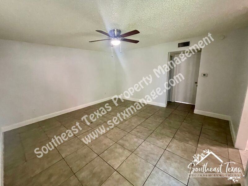 5108 10th St - Photo 2 of 9