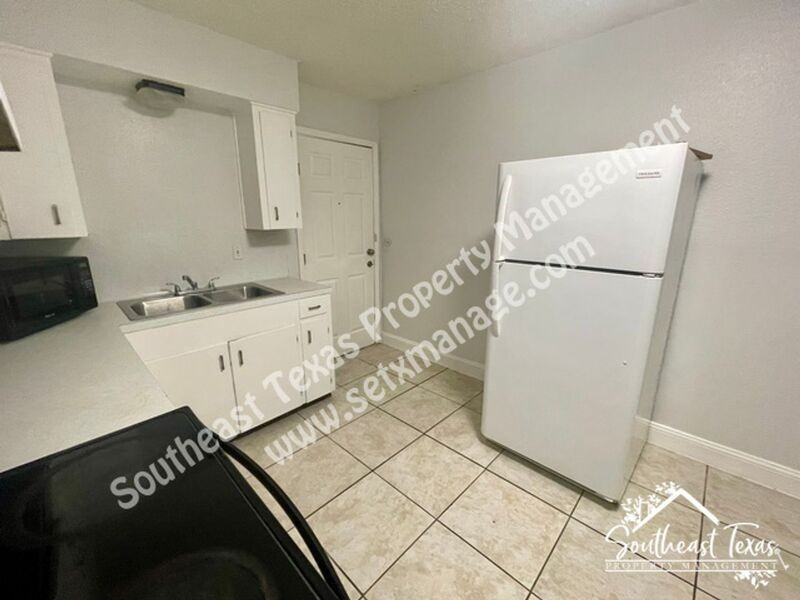 5108 10th St - Photo 4 of 9