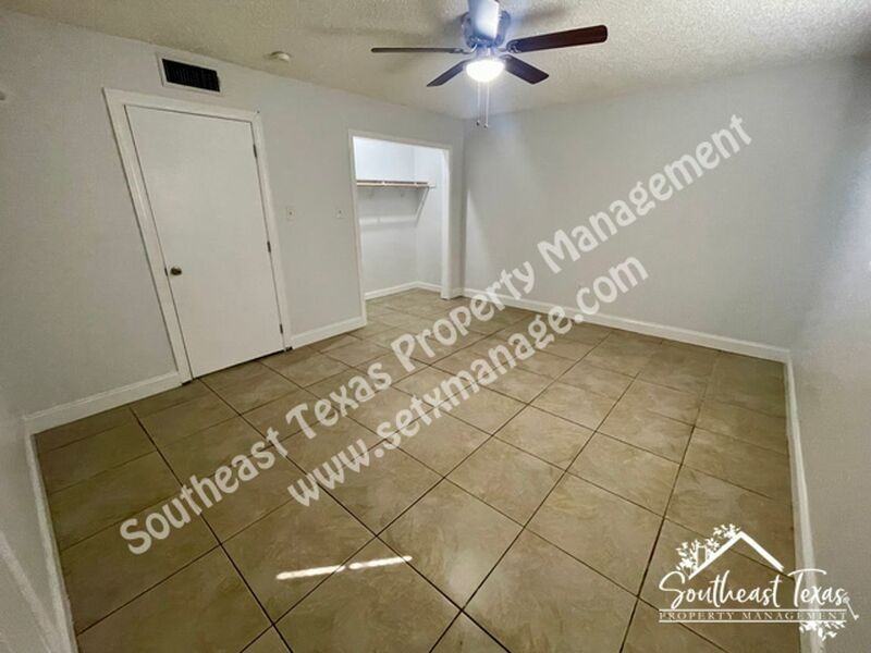 5108 10th St - Photo 6 of 9