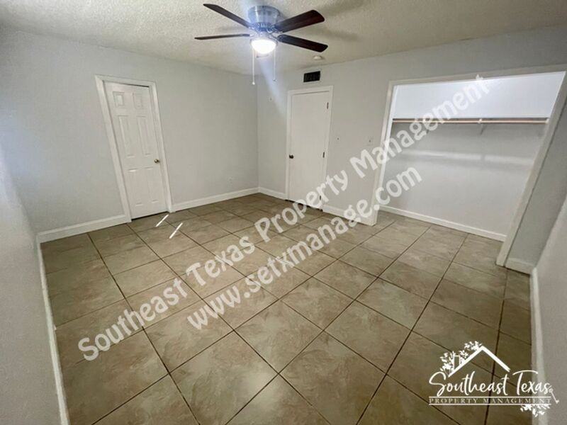 5108 10th St - Photo 7 of 9