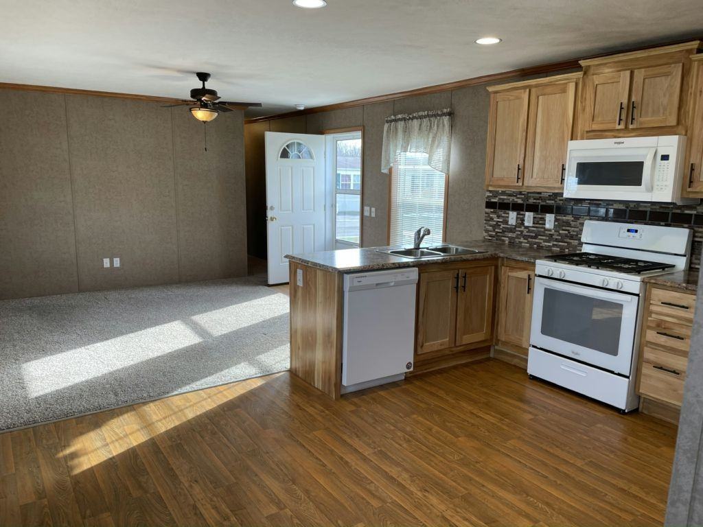 828 Willowbrook Dr - Photo 3 of 36