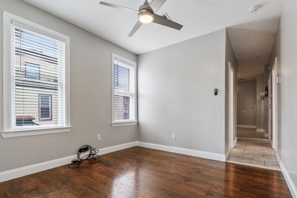 863 Martin St - Photo 2 of 9