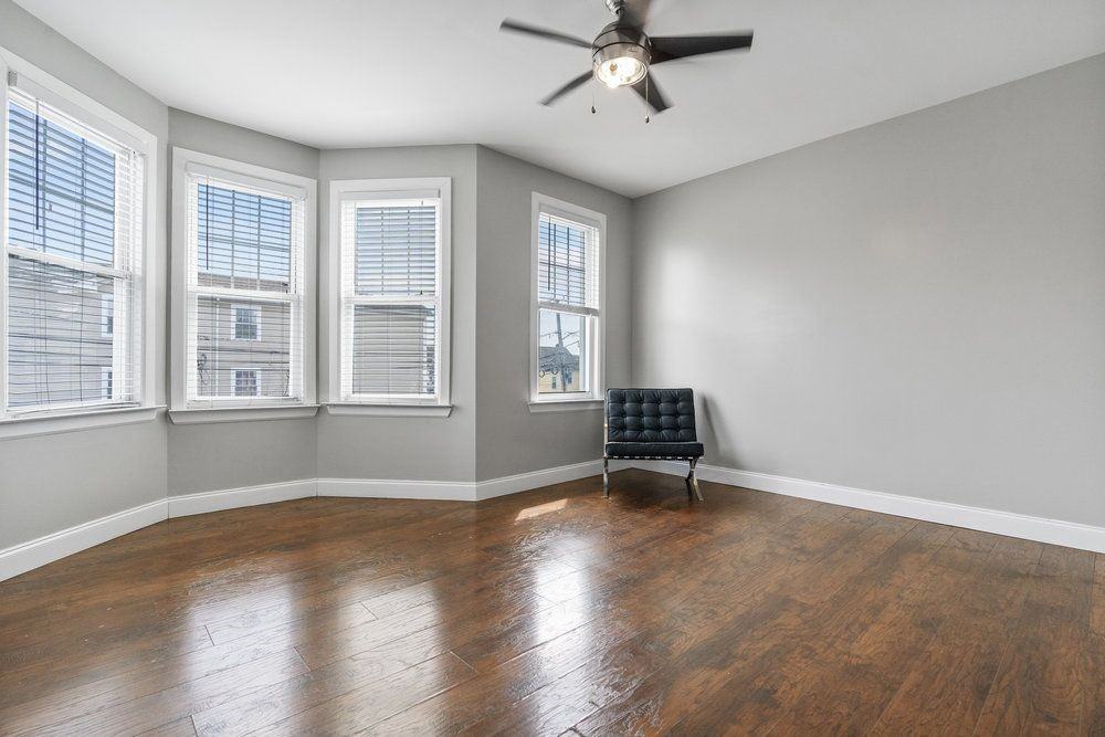 863 Martin St - Photo 3 of 9