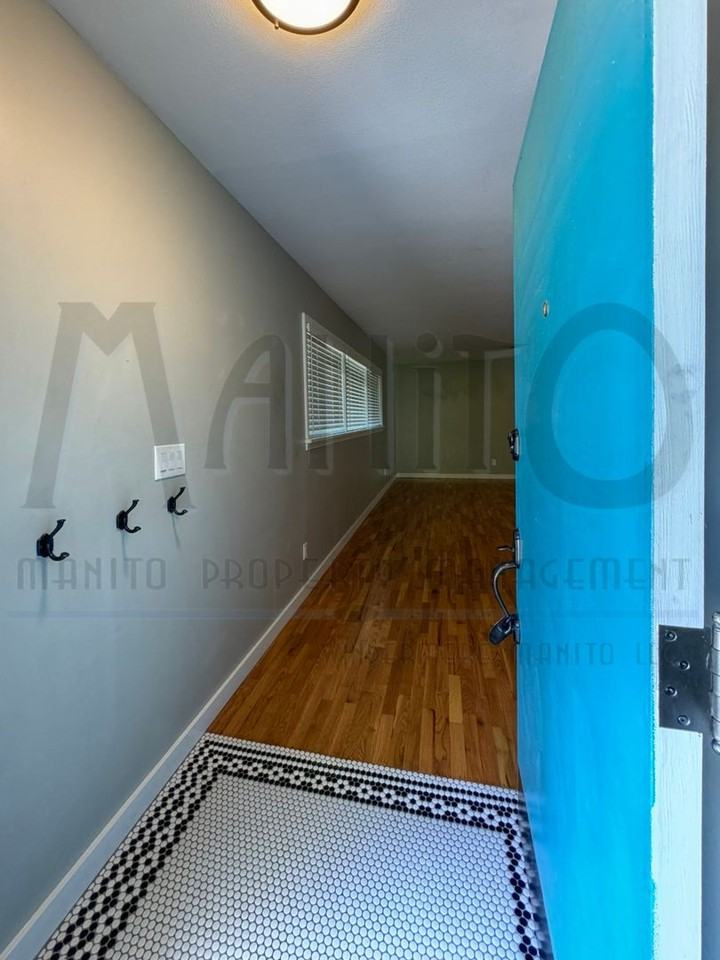 420 E 22nd Ave - Photo 3 of 27