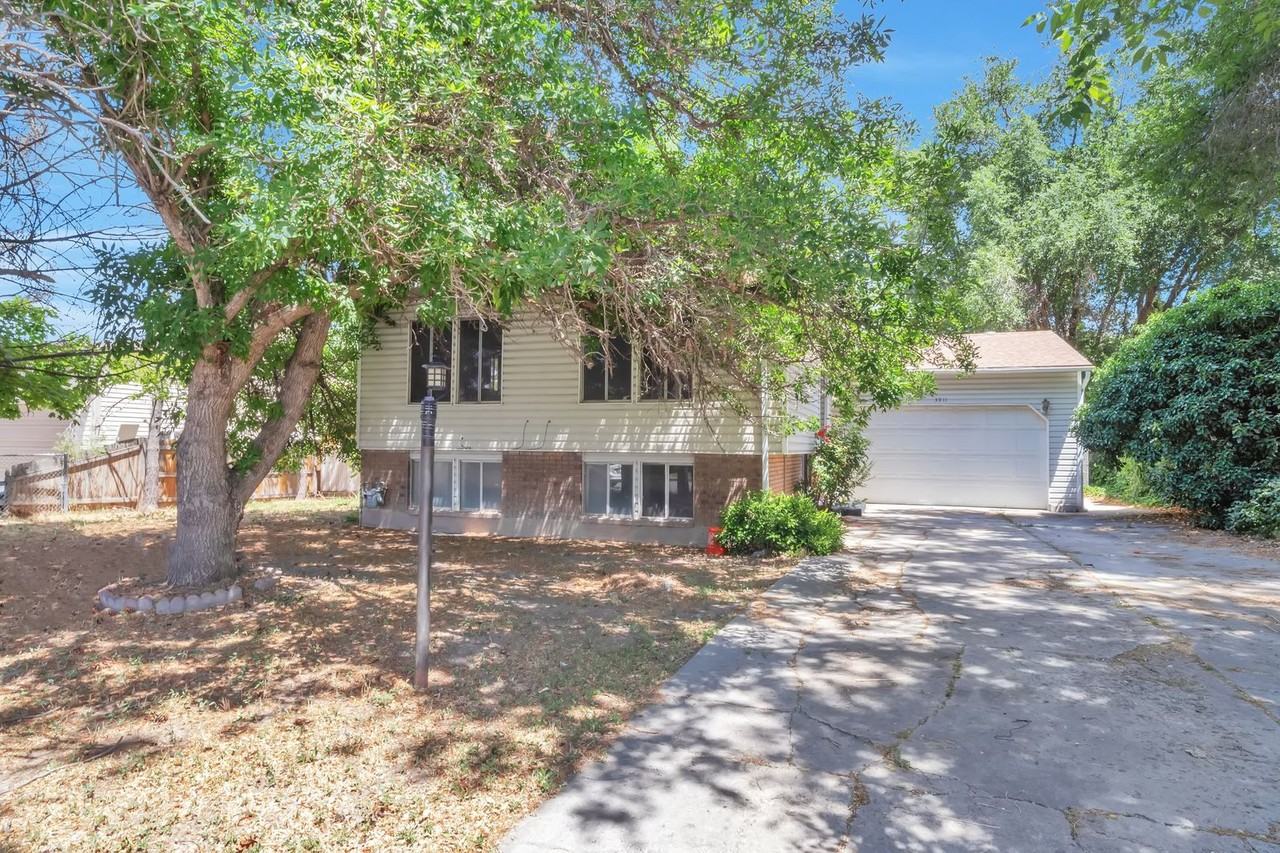 3911 S Lorna Dr - Photo 3 of 26