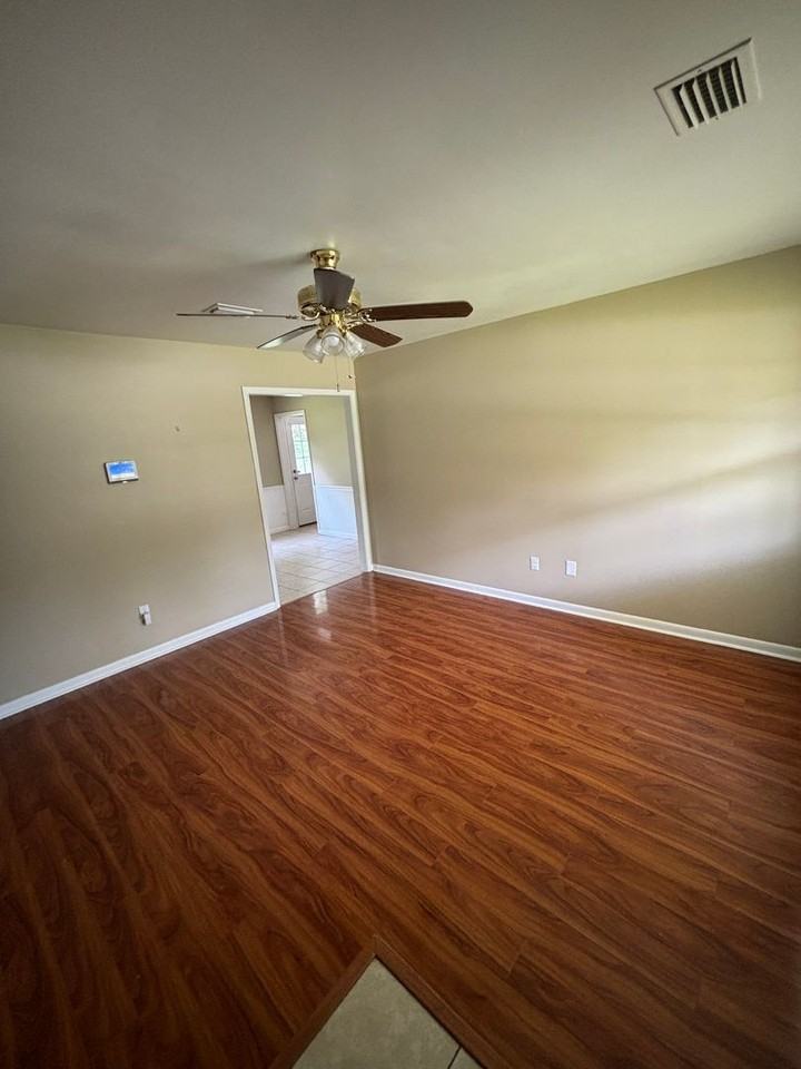 121 Deerwood Court - Photo 2 of 13