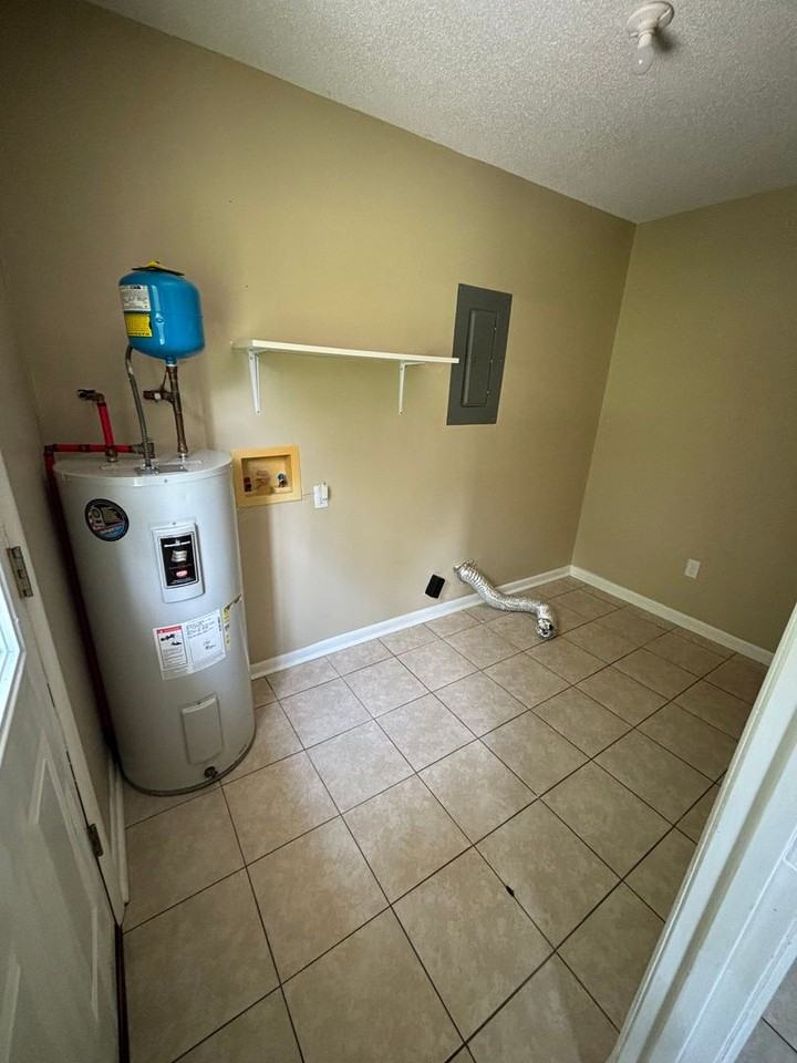 121 Deerwood Court - Photo 5 of 13