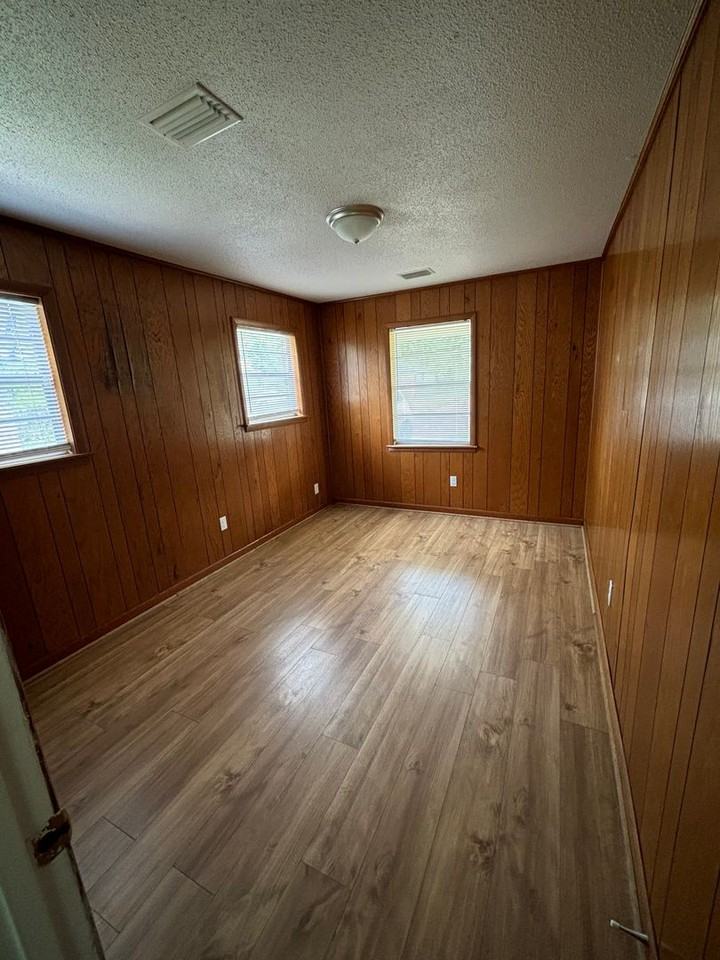 121 Deerwood Court - Photo 6 of 13