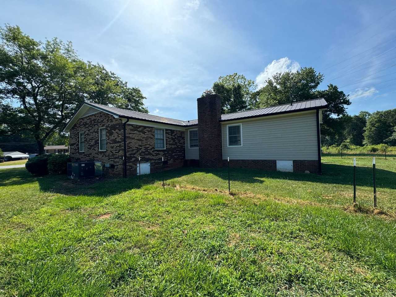 5022 Bowen Dr - Photo 2 of 31