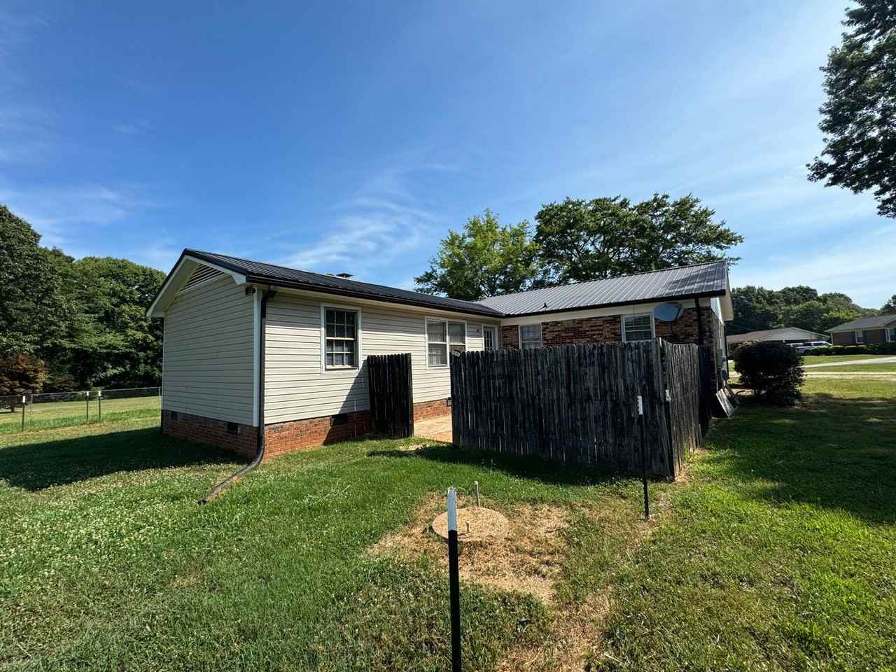 5022 Bowen Dr - Photo 3 of 31