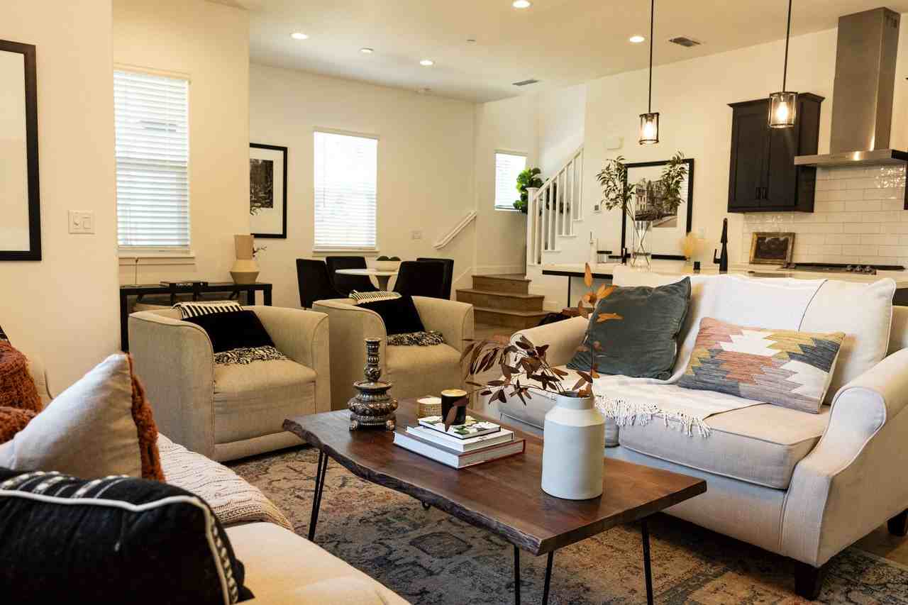 3041 Crocker Dr - Photo 4 of 44