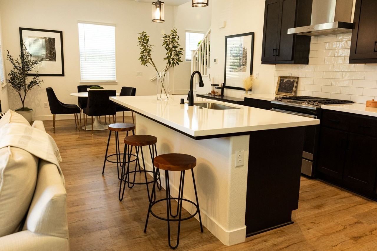 3041 Crocker Dr - Photo 6 of 44