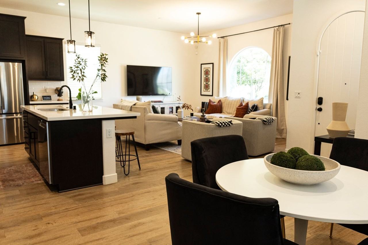 3041 Crocker Dr - Photo 7 of 44