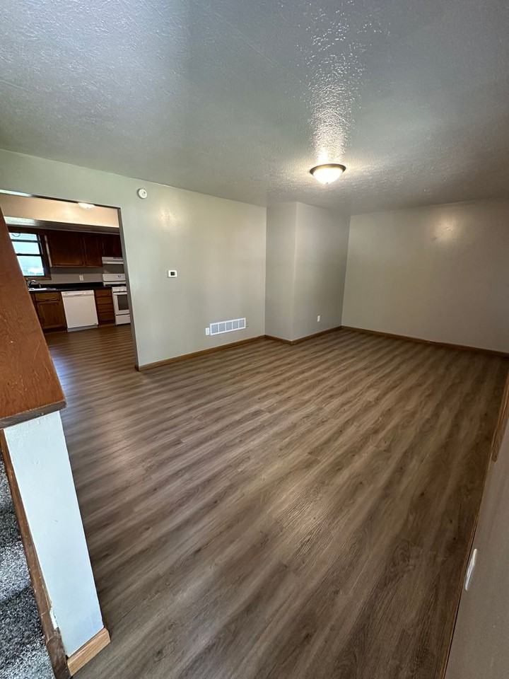 304 E. Oakridge Ave. - Photo 2 of 11